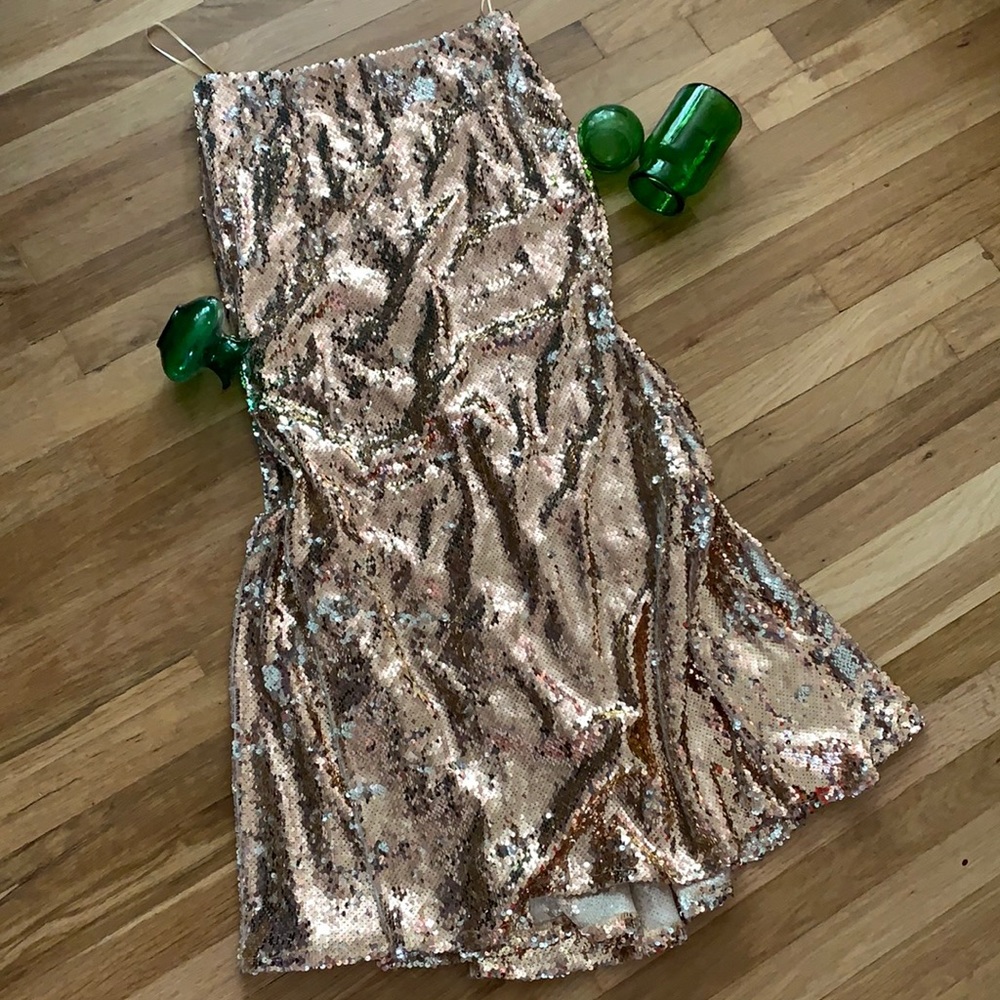 Sequined 💎 fit and flare skirt in rose gold
